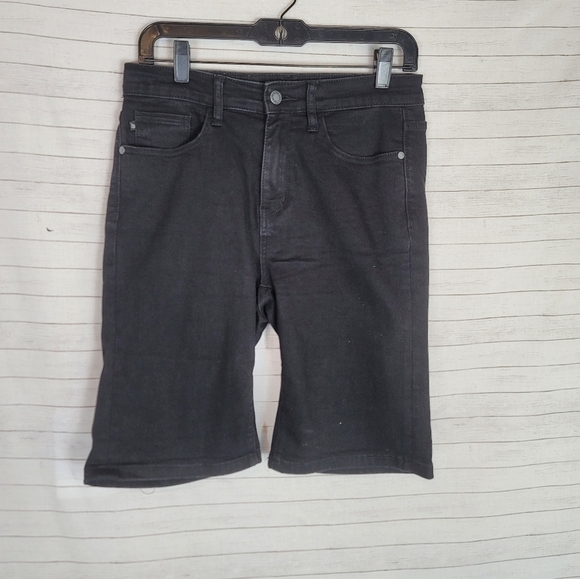 JUDY BLUE BLACK DENIM BERMUDA SHORTS, SZ MEDIUM - Picture 1 of 11